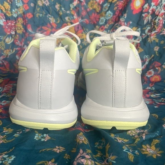 Brand New Nike Golf Shoes Lace Up Sneakers Light Gray & Yellow Traction Modern - Picture 6 of 15